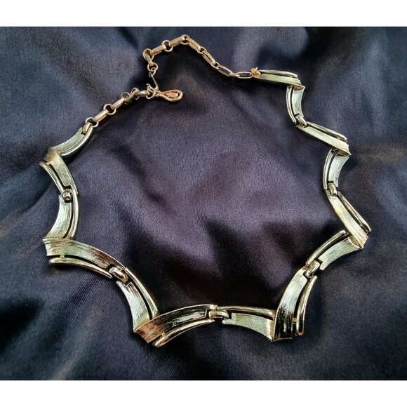 Vintage CORO Signed Necklace Choker Gold Tone - Picture 1 of 5